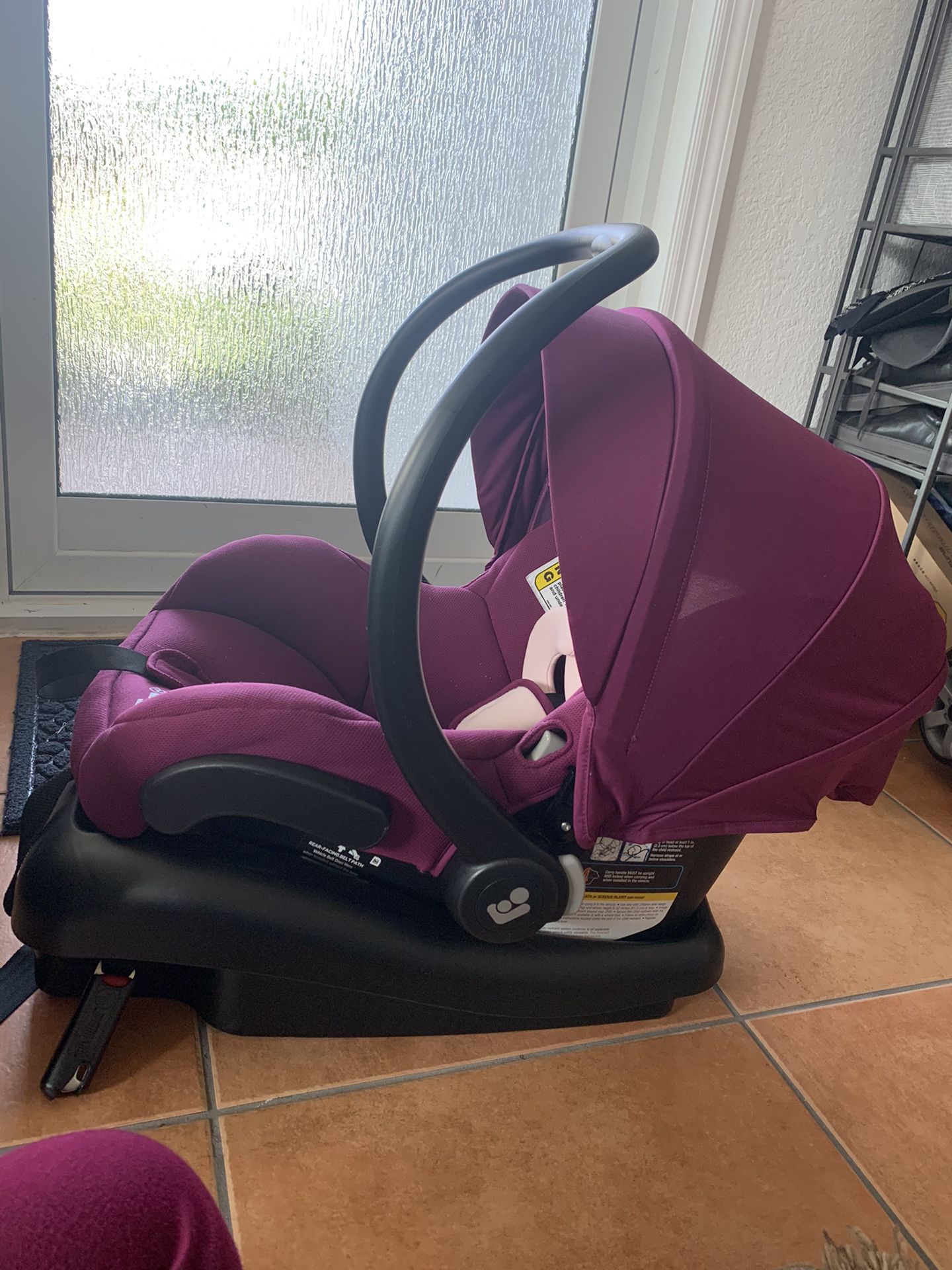 Maxi Cosi Infant Car Seat & Base
