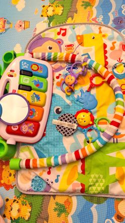 Fisher-Price Baby Playmat Deluxe Kick & Play Piano Gym for Learning & 2 Maracas Soft Rattles for Newborn to Toddler Play Ages 0+ Months