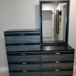Brand New Rooms to Go Bedroom Dresser  Suite- 5 Pc. Set