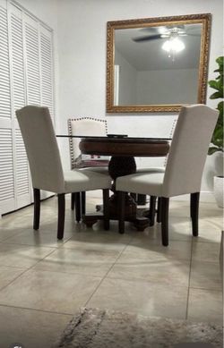 Mesa de comedor con 4 sillas