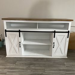 NICE FARMHOUSE TV STAND ENTERTAINMENT CENTER