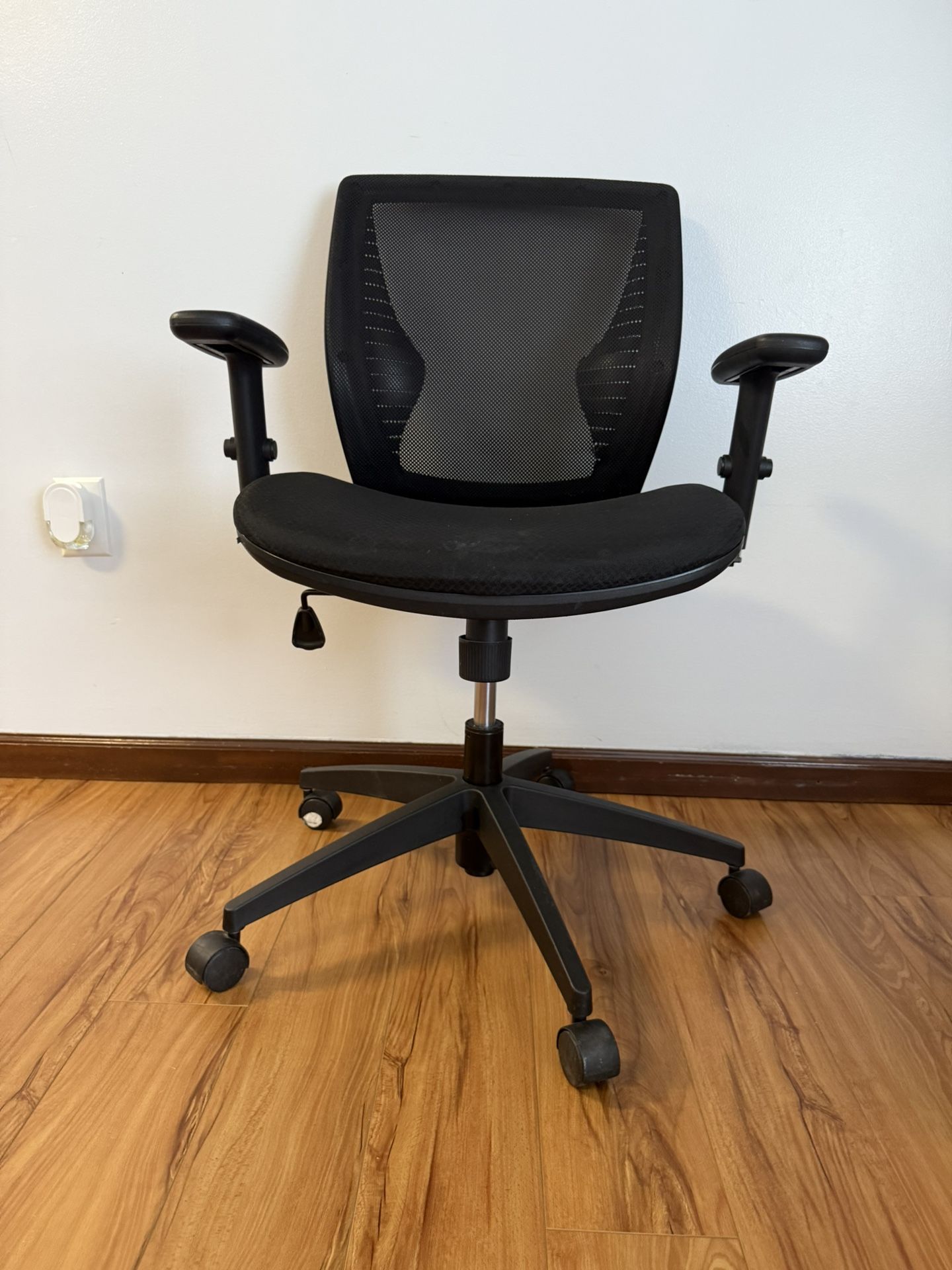 Atwater Mesh Back SynchroTilt Task Chair Black Mesh Fabric Seat/Black Mesh Back/Black