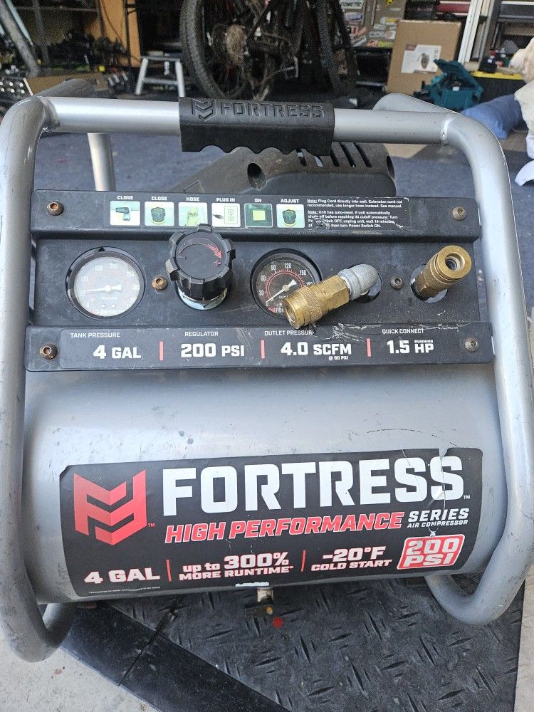 Fortress Air Compressor 4 Gallon 200 PSI