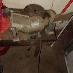 Bench Grinder In Great Shape