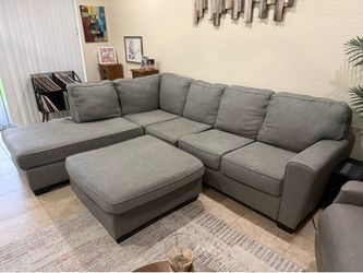 CITY Furniture Sectional + Ottoman –> Excellent Condition