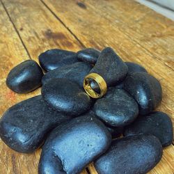 Men’s Ring In Textured Gold 