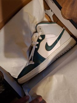 Adidas Nikes Jordans