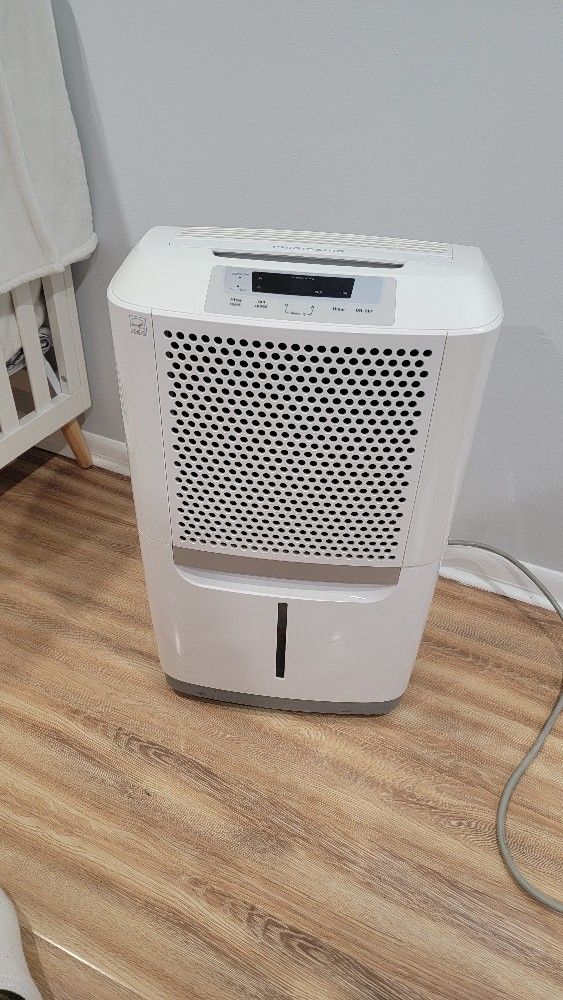 Frigidaire 70 Pint PT Low Temp EnergyStar Dehumidifier FAD704DUD