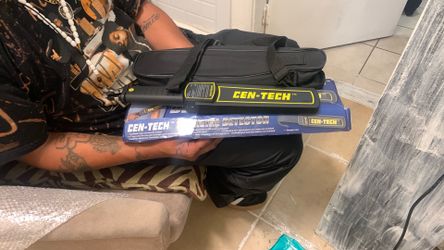Hand wand metal detector