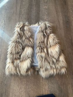 Girls fur vest size 3t #20