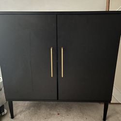 black dresser/cabinet/chest 