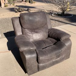 Power Recliner And Sofa $450