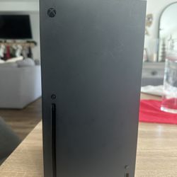 Xbox Series X w/ 1tb Hard Drive