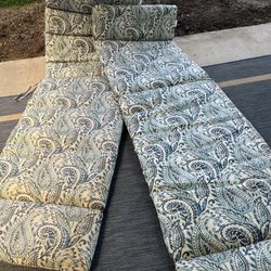 Cushions (4) Chair (2) Lounge 