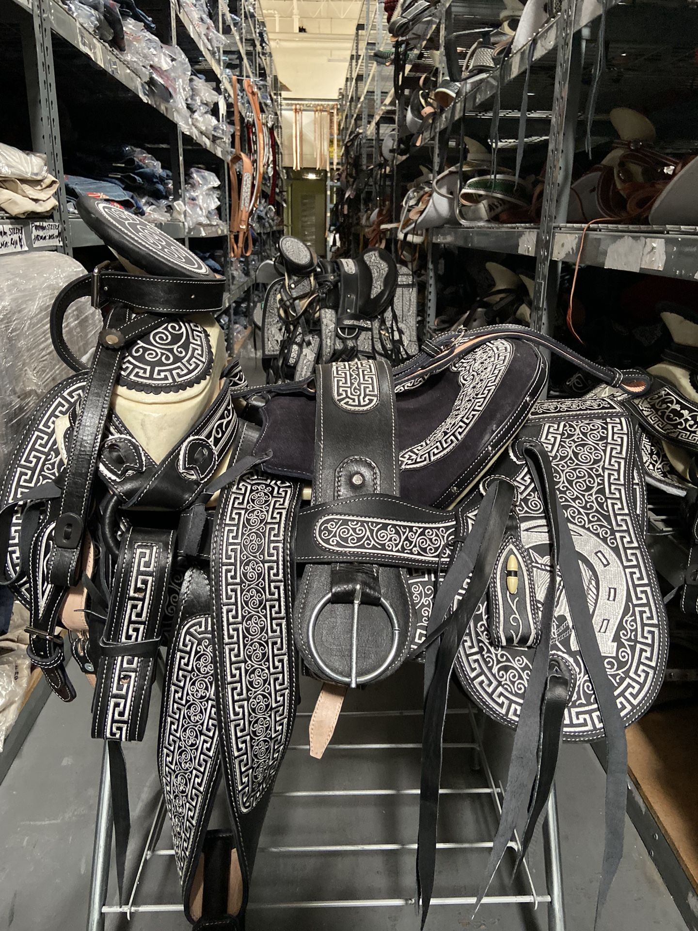 Nueva Montura Charra Bordada Con Cantinas Desmontables