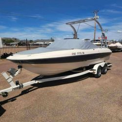 LAKE READY 2002 22FT BAYLINER