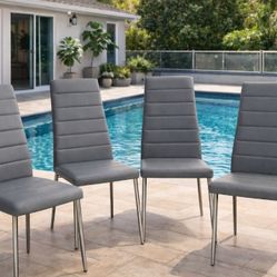 Set of 4 Chairs / Seţ de 4 Sillas 