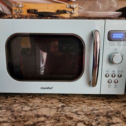 Retro Style Microwave 