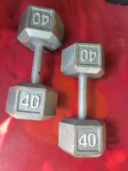 SET OF 40LB.  HEXHEAD DUMBBELLS TOTAL 80LBs  
11525 S HALSTED DUNKIN DONUTS/7111.S WESTERN WALGREENS  
80$  CASH ONLY AS IS