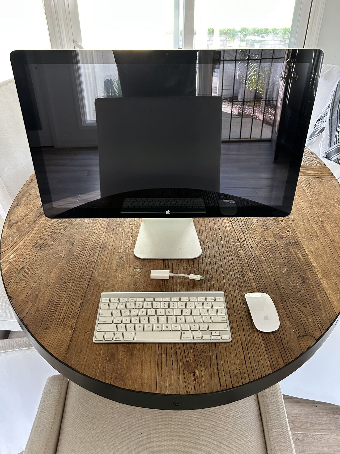 Apple 27 Inch Monitor 2560x1440 LCD Mouse + Keyboard 