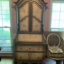 Pulaski Secretary And Chest Of Drawers Set 