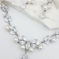 Julian Silver And Pearl Jewelery Set