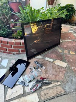 42-inch LG 42PT350 Plasma HDTV with Stand, hardware, and Remote