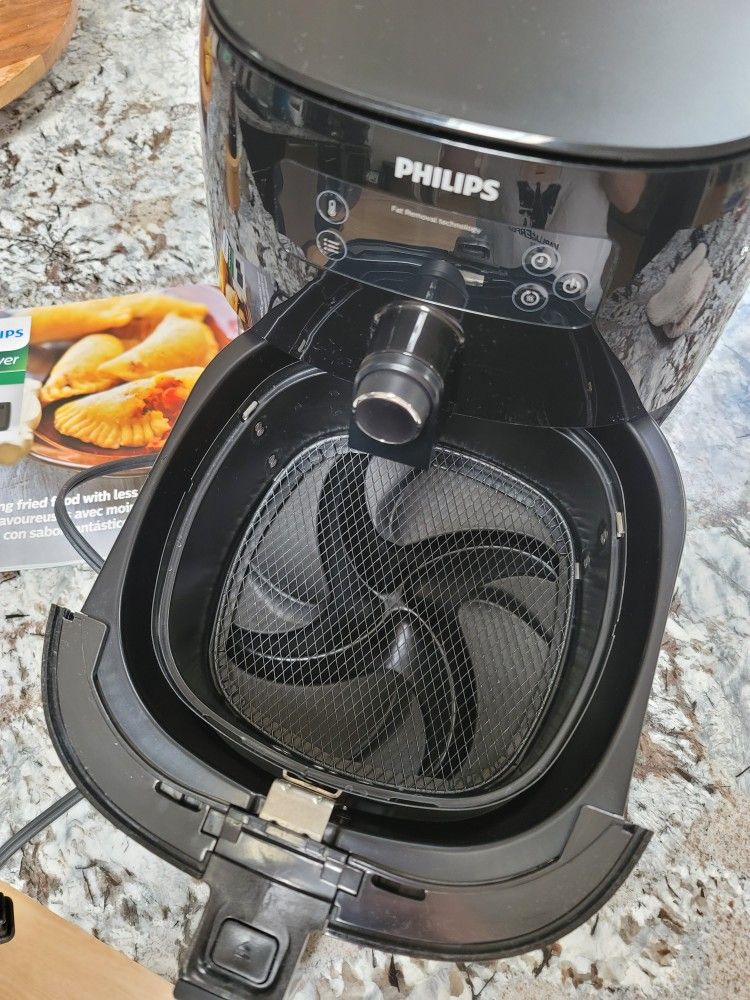 Philips Premium Airfryer XXL with Fat Removal Technology, 3lb/7qt, Black,  HD9650/96 for Sale in Ridgeland, MS - OfferUp