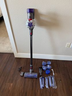 Dyson v8 vacuum