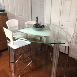 Dinner Table With Chairs $450