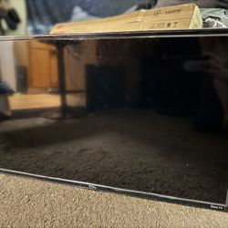 T CL ROKU TV 32” Smart Tv