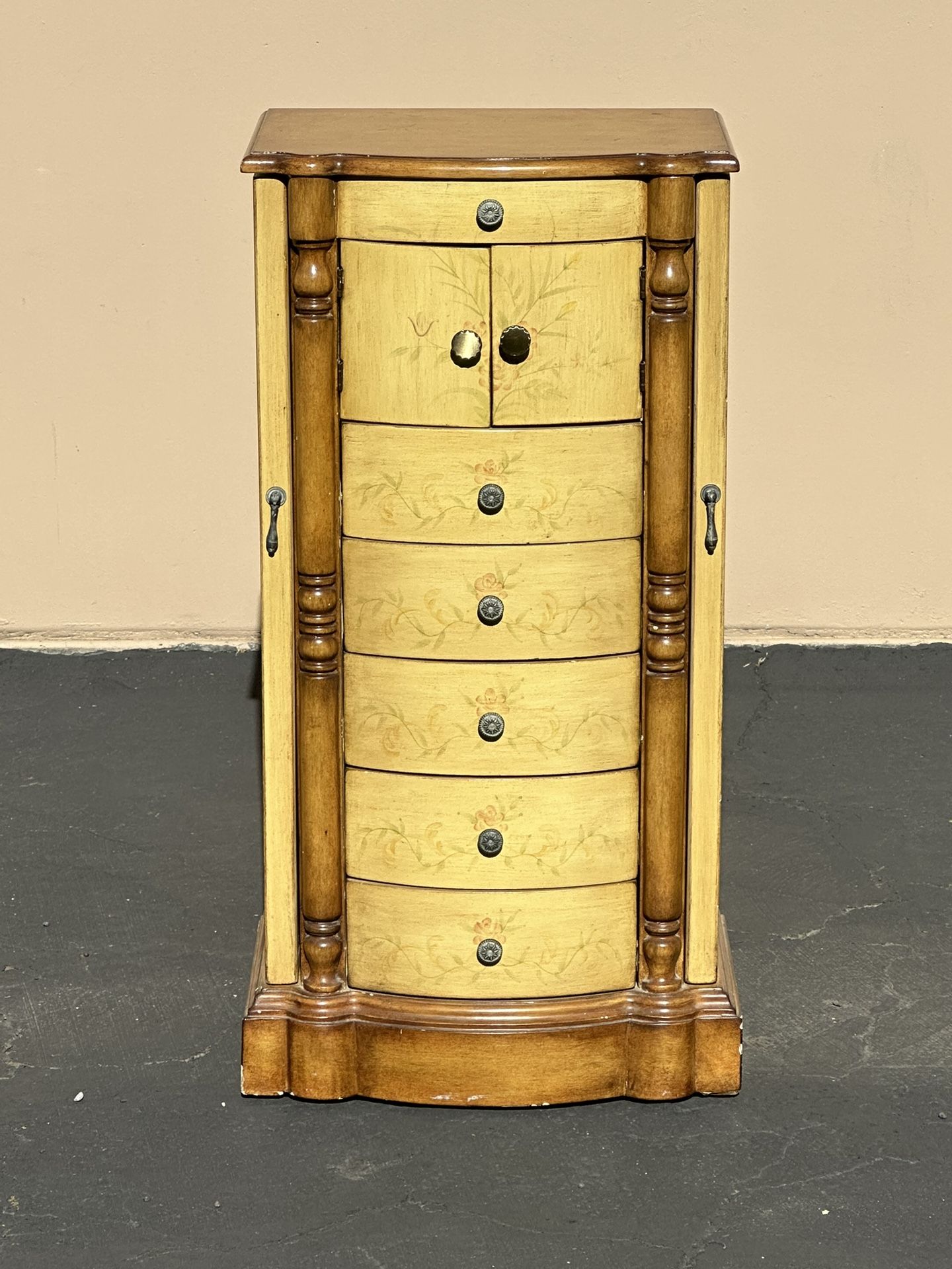 Jewelry Box/armoire