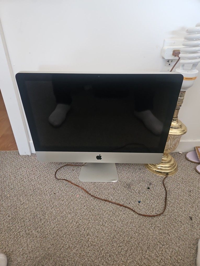 IMac i5 Computer (No Mouse Or Kybd)