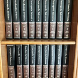 Encyclopedia Britannica 15th Edition  Complete Set Black Pad Leather (1980) 15th Edition 