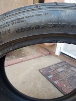 Llanta 255 35 zr18