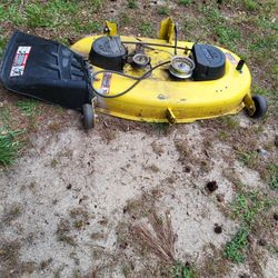 John Deere 💯 series riding Mower 42"deck 