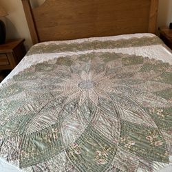 Lovely Vintage  Quilt Queen Size appx.  84”x 84”