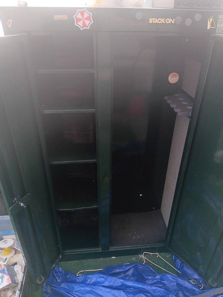 STORAGE CONTAINER FOR RIFLES GUNS AND AMMO