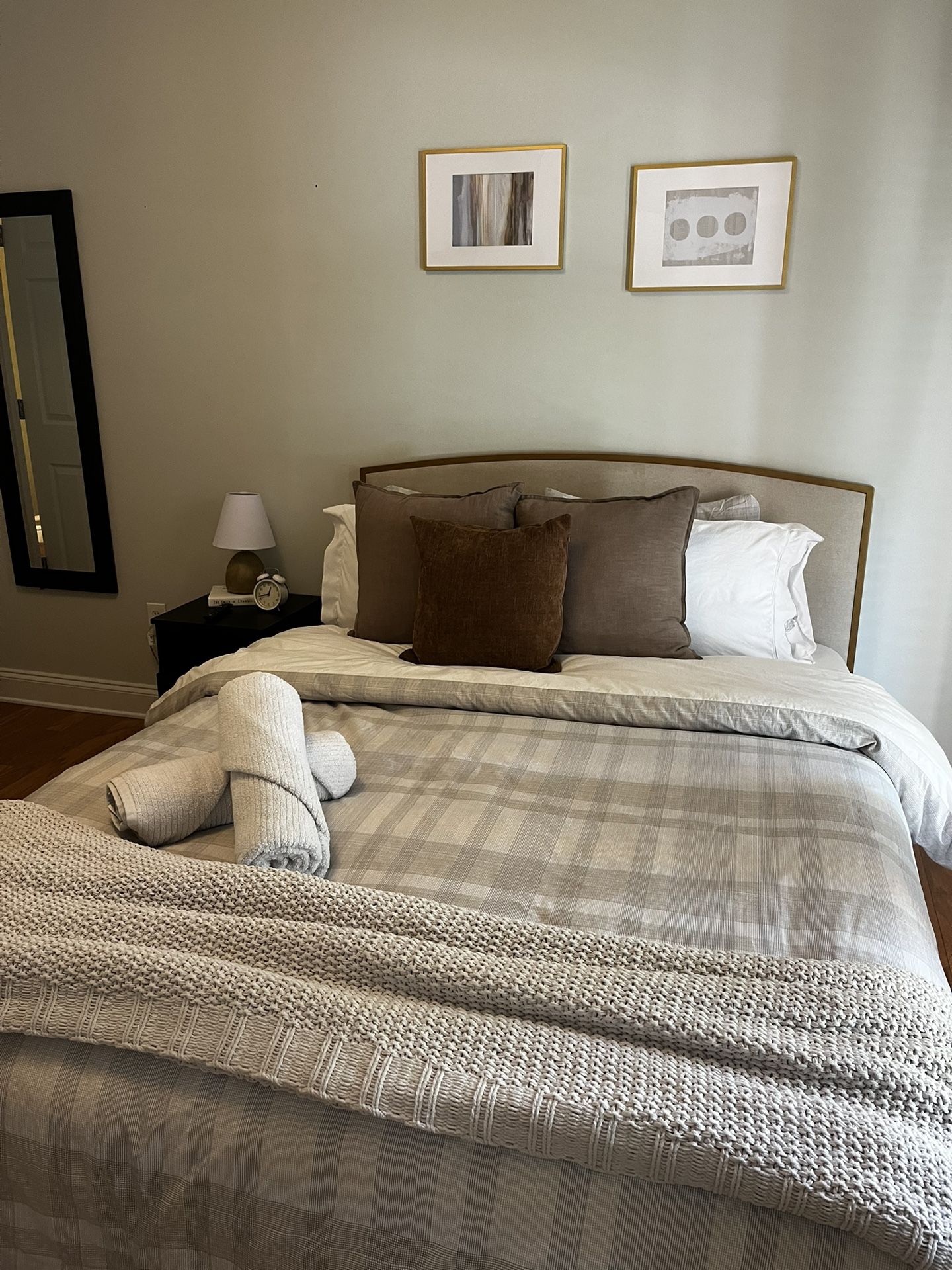 Moving Sale Queen Size Bed w/ Frame & Mattress