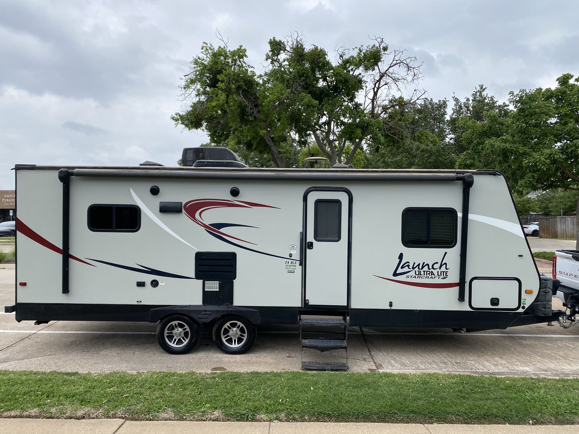 2018 StarCraft launch ultra light 26 foot slide out one owner Central AC and heat awning, solar, ready, Travel Trailer