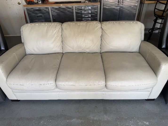 White Leather Couch With Queen Pullout