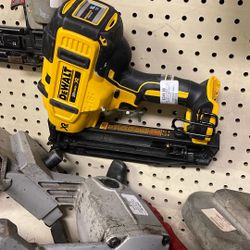 Dewalt 20 V Max Nailer DcN660