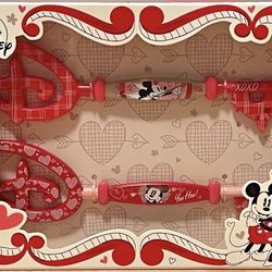 DISNEY MICKEY & MINNIE MOUSE VALENTINE'S DAY COLLECTIBLE KEY SET
