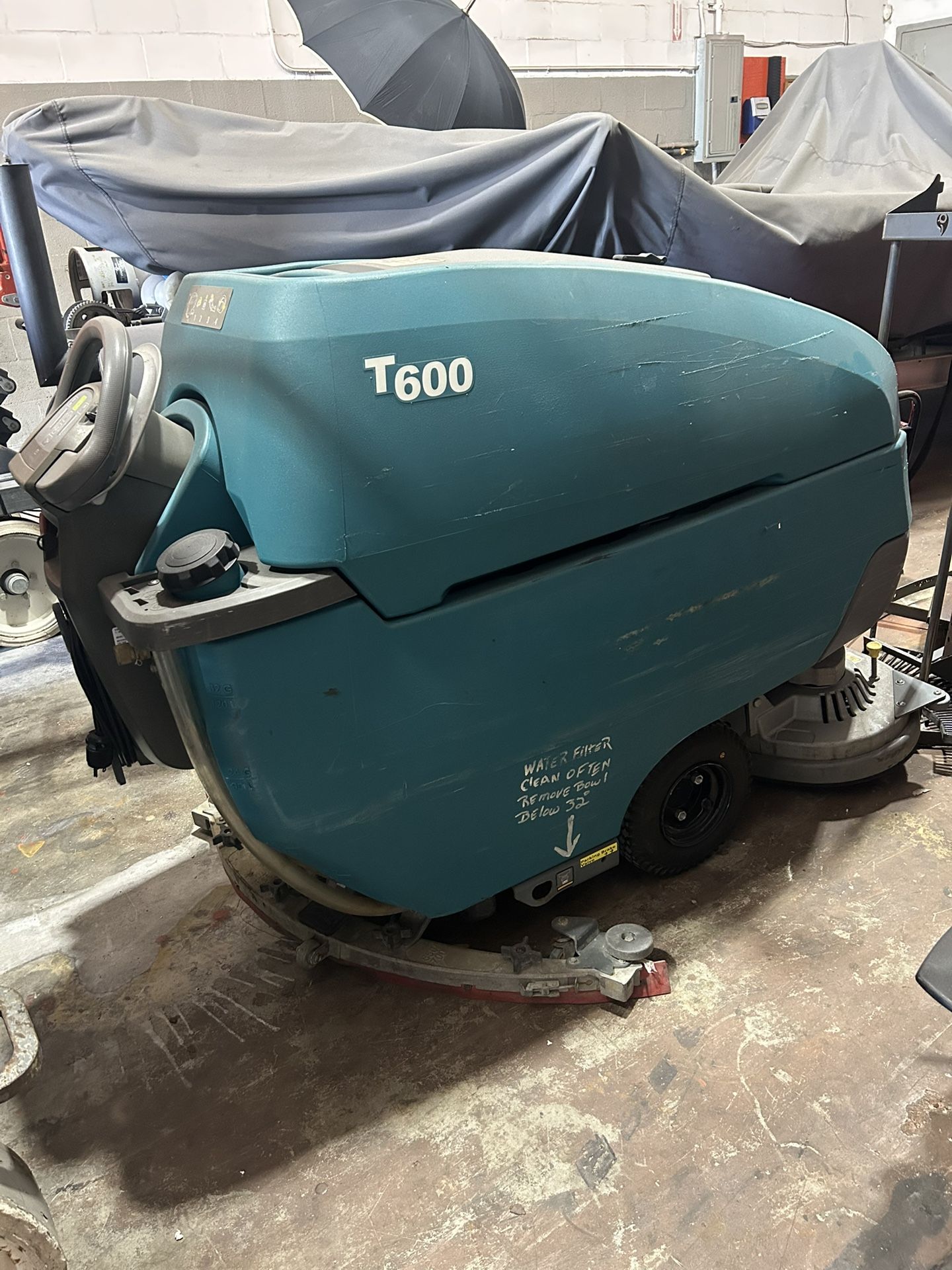 T600 Floor Scrubber