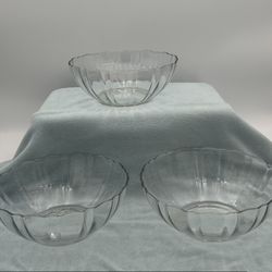 Set Of 3 Vintage 9 Inch Clear Arcoroc Scalloped Edge Bowls