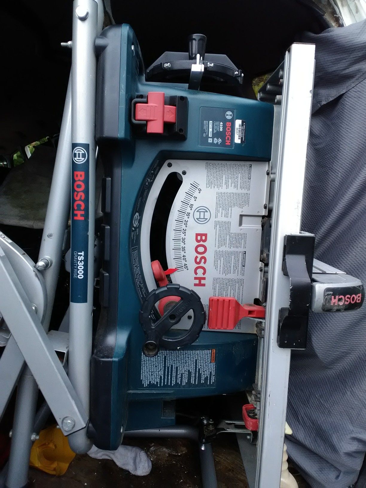 Bosch TS3000 Gravity rise table saw for Sale in Seattle, WA OfferUp