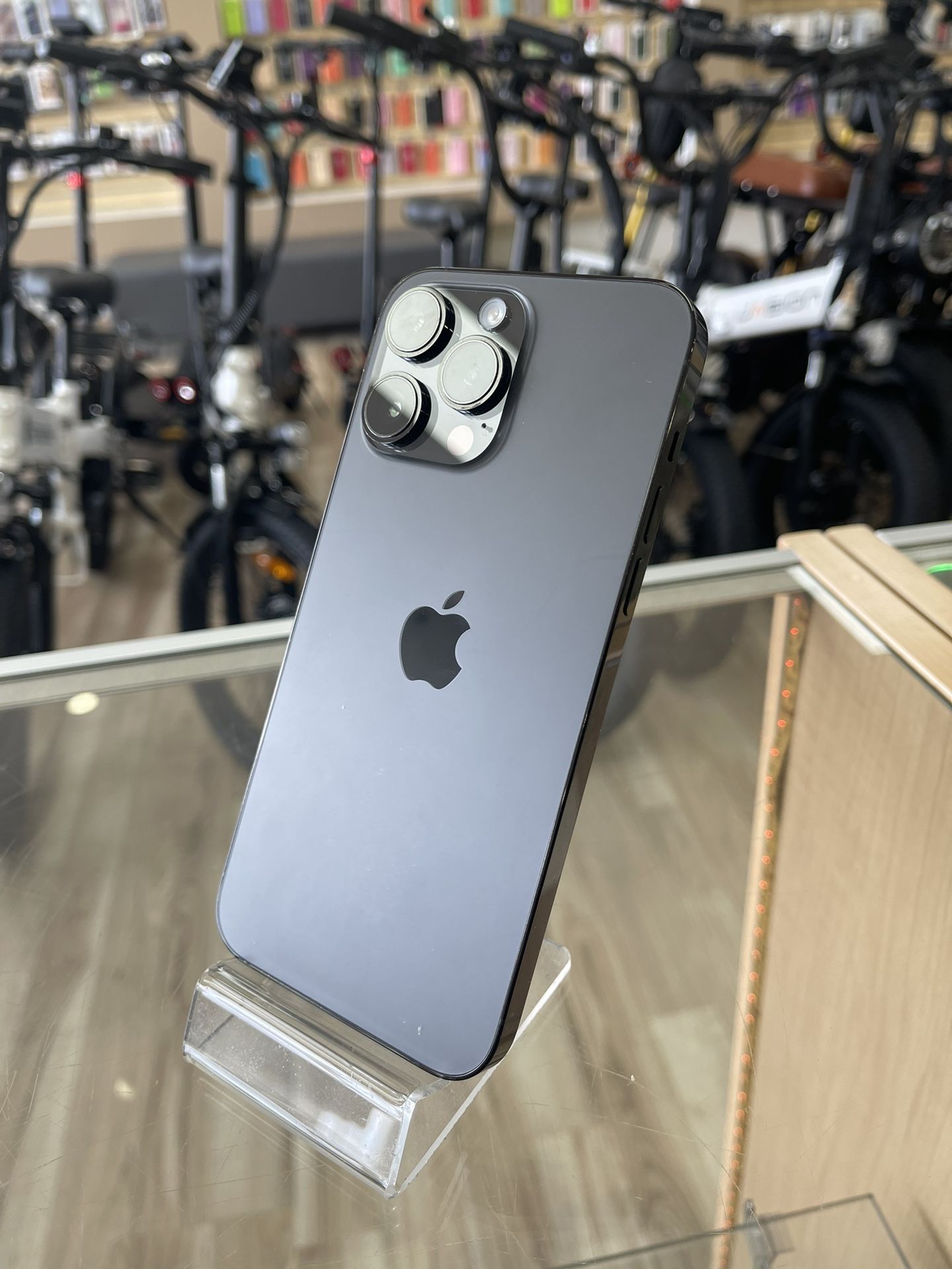iPhone 14 Pro Max Black Unlocked Can Work With Any Carrier! Shop Without Using Credit! $0 To $100 Down To Take It Today!