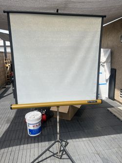 Portable Tri Pod Movie / Projector Screen 