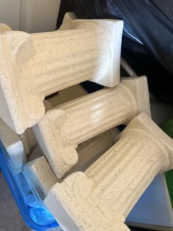 Pilllers for center piece