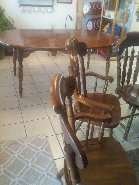 Wood Dinning  Table  With  4 Chairs 